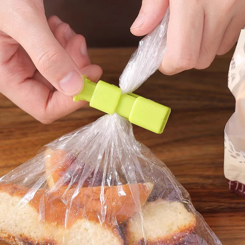 Mini Heat Sealer 2 in 1 Rechargeable HandheldBag Sealer With Cutter Magnet Bag Resealer Machine for Plastic Bags Snack Bags