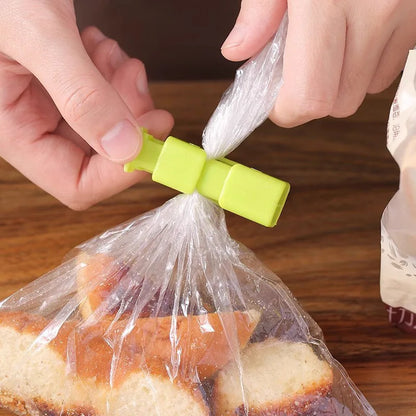 Mini Heat Sealer 2 in 1 Rechargeable HandheldBag Sealer With Cutter Magnet Bag Resealer Machine for Plastic Bags Snack Bags