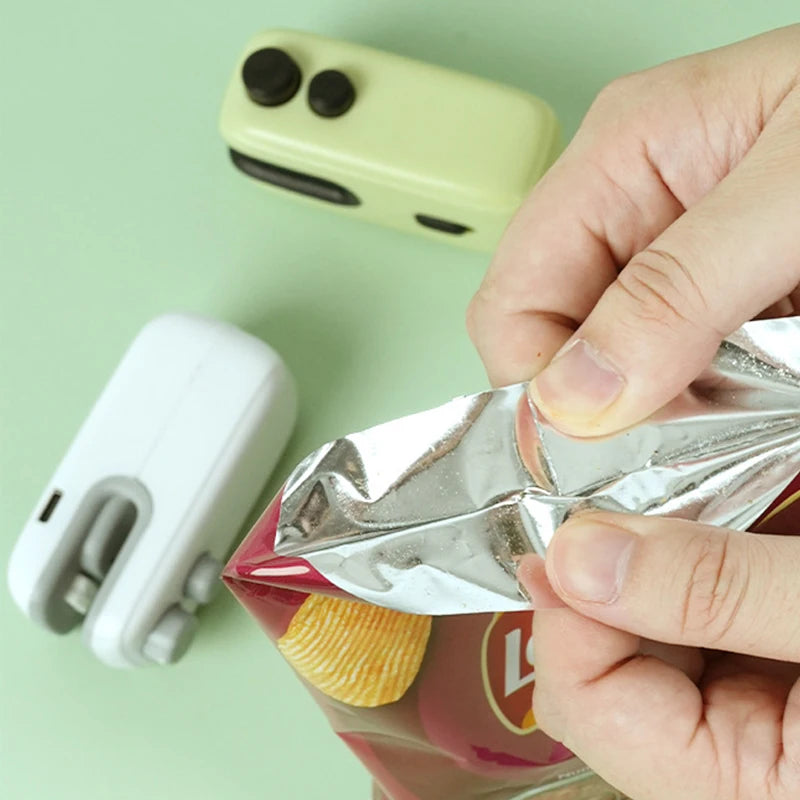 Mini Heat Sealer 2 in 1 Rechargeable HandheldBag Sealer With Cutter Magnet Bag Resealer Machine for Plastic Bags Snack Bags