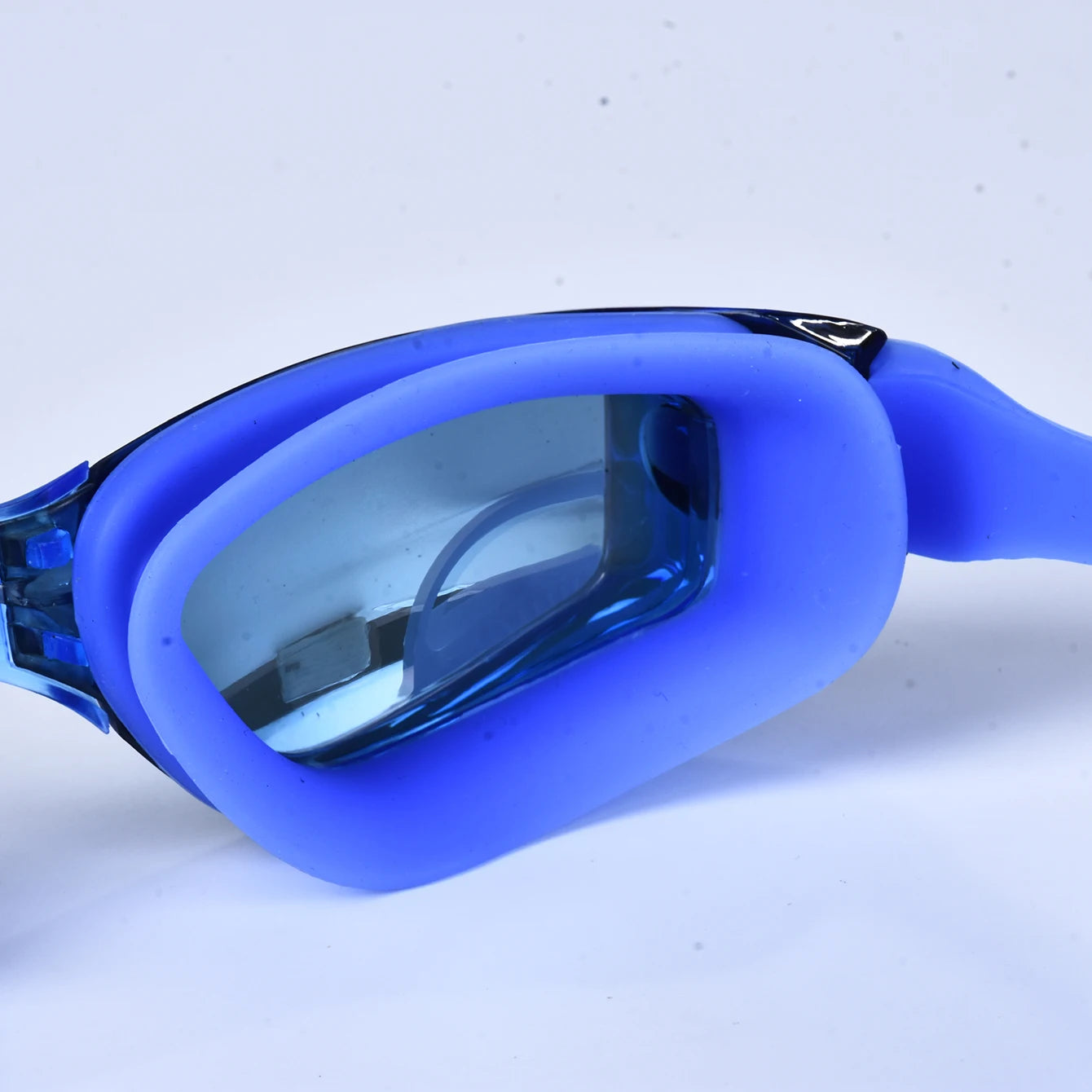 High-Definition Waterproof and Fog-Proof Swimming Goggles for Men and Women