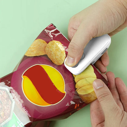 Mini Heat Sealer 2 in 1 Rechargeable HandheldBag Sealer With Cutter Magnet Bag Resealer Machine for Plastic Bags Snack Bags