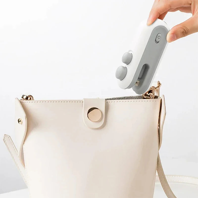 Mini Heat Sealer 2 in 1 Rechargeable HandheldBag Sealer With Cutter Magnet Bag Resealer Machine for Plastic Bags Snack Bags